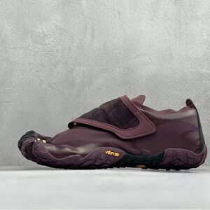 Vibram Slip-On Outdoor Shoe in Burgundy